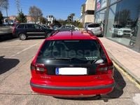 Usado Volvo V40 90 CV (66 kW) 1998 Rojo Familiar