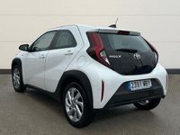 Usado Toyota Aygo Play 72 CV (52 kW) 2022 Blanco Utilitario
