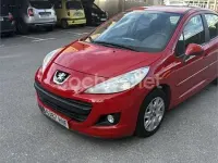 Usado Peugeot 207 75 CV (55 kW) 2011 Rojo Berlina