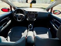 Usado Kia Rio 84 CV (61 kW) 2016 Rojo Utilitario