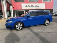 Usado Skoda Octavia Style 150 CV (110 kW) 2021 Azul Familiar