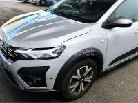 Usado Dacia Sandero Expression 101 CV (74 kW) 2023 Gris / plata Berlina