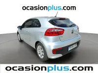 Usado Kia Rio 84 CV (61 kW) 2015 Gris Utilitario