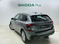 Usado Skoda Kamiq Selection 115 CV (84 kW) 2025 Gris / plata SUV