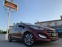 Usado Hyundai i30 100 CV (73 kW) 2017 Granate Berlina