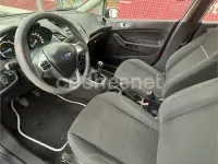 Usado Ford Fiesta Trend 82 CV (60 kW) 2013 Gris / plata Berlina