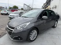 Usado Peugeot 208 Style 82 CV (60 kW) 2019 Gris / plata Utilitario