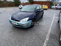Usado Ford Focus Ghia 100 CV (73 kW) 2001 Azul Berlina