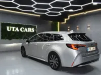 Usado Toyota Corolla Sport 122 CV (89 kW) 2022 Gris / plata Familiar