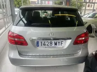 Usado Mercedes B180 109 CV (80 kW) 2013 Gris / plata Utilitario