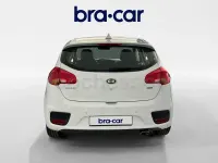 Usado Kia Ceed GT 90 HP (66 kW) 2017 Branco Sedan