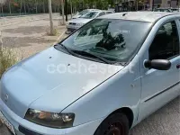 Usado Fiat Punto Dynamic 60 CV (44 kW) 2003 Azul Utilitario