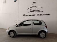 Usado Toyota Yaris Luna 86 CV (63 kW) 2002 Gris / plata Berlina