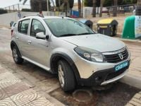 Usado Dacia Sandero Stepway 84 CV (61 kW) 2012 Gris Utilitario