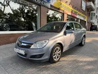 Usado Opel Astra Edition 116 CV (85 kW) 2009 Gris Berlina