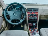 Usado Mercedes C180 Classic 122 CV (89 kW) 1999 Beige Berlina