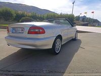 Usado Volvo C70 240 CV (176 kW) 2000 Gris / plata Descapotable
