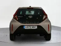 Usado Toyota Aygo X Play 72 CV (52 kW) 2024 Gris / plata SUV