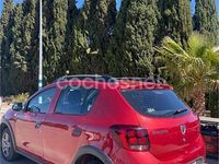 Usado Dacia Sandero Comfort 90 CV (66 kW) 2018 Granate Berlina