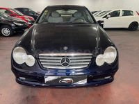 Usado Mercedes C220 143 CV (105 kW) 2003 Azul Berlina