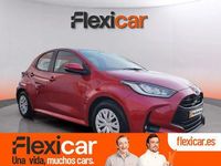 Usado Toyota Yaris Hybrid Active 116 CV (85 kW) 2023 Rojo Berlina