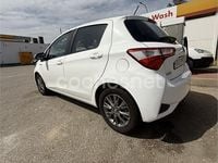 Używany Toyota Yaris Hybrid Active 100 KM (73 kW) 2019 Biały Sedan/Limuzyna