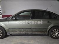 Usado VW Passat Edition 101 CV (74 kW) 2002 Verde Berlina