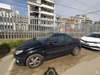 Usado Peugeot 206 110 CV (80 kW) 2002 Negro Descapotable