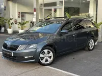 Usado Skoda Octavia Ambition 150 CV (110 kW) 2020 Gris / plata Familiar