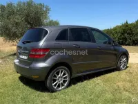 Usado Mercedes B180 116 CV (85 kW) 2010 Gris / plata Monovolumen