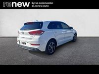 Usado Hyundai i30 120 CV (88 kW) 2022 Blanco Berlina