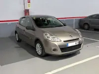Usado Renault Clio 75 CV (55 kW) 2012 Beige Utilitario