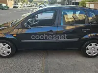 Usado Ford Fiesta Trend 68 CV (50 kW) 2006 Negro Utilitario