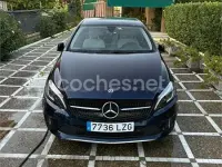 Usado Mercedes A180 109 CV (80 kW) 2018 Azul Berlina
