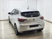 Usado Renault Clio V Zen 90 CV (66 kW) 2023 Gris / plata Berlina