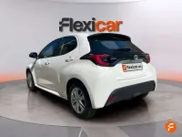 Usado Toyota Yaris Hybrid Active 116 CV (85 kW) 2022 Blanco Utilitario