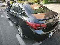Usado Opel Astra Excellence 156 CV (114 kW) 2014 Negro Berlina
