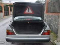 Usado Mercedes E300 Elegance 113 CV (83 kW) 1991 Plateado Berlina