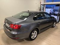 Usado VW Jetta Advance 105 CV (77 kW) 2012 Gris Berlina