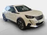 Usado Peugeot e-2008 Allure 100 kW (136 CV) 2023 Plateado SUV