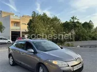 Usado Renault Mégane GrandTour Dynamique 105 CV (77 kW) 2010 Gris / plata Familiar