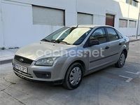 Usado Ford Focus Sport 109 CV (80 kW) 2005 Gris / plata Berlina