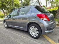 Usado Peugeot 207 Business-Line 70 CV (51 kW) 2010 Gris / plata Berlina