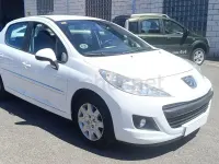 Usado Peugeot 207 68 CV (50 kW) 2014 Blanco Descapotable