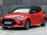 Usado Toyota Yaris Hybrid Active 99 CV (72 kW) 2017 Negro Utilitario