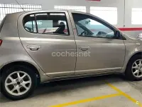 Usado Toyota Yaris Luna 75 CV (55 kW) 2003 Gris / plata Berlina