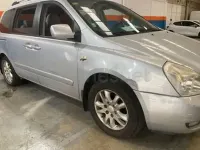 Usado Kia Carnival 185 CV (136 kW) 2007 Gris / plata Monovolumen