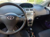 Usado Toyota Yaris Active 90 CV (66 kW) 2008 Rojo Berlina