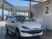 Usado Peugeot 206 60 CV (44 kW) 2001 Blanco Berlina
