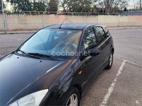 Usado Ford Focus Trend 100 CV (73 kW) 2001 Negro Berlina